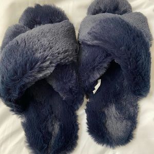 J. Crew faux fur cross cross slippers NWOT